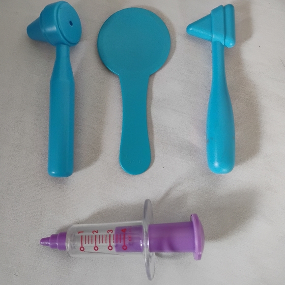 Melissa and Doug Kids Doctor Veterinarian Play Set Doc McStuffins 7" Lambie Doll - Picture 2 of 16